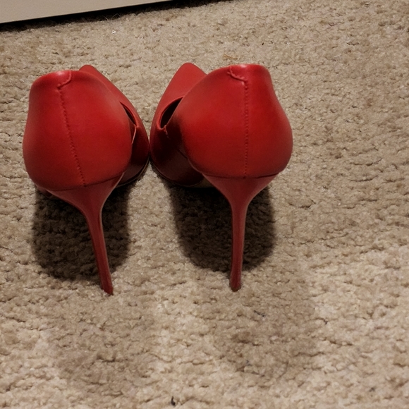 Red heels - Picture 2 of 3